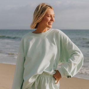 DAILY DRILLS OVERSIZED CREW IN SURF